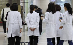 南韓醫生大罷工...80歲嬤遭7院拒收「第8間救不回」 醫協：會與政府繼續抗爭