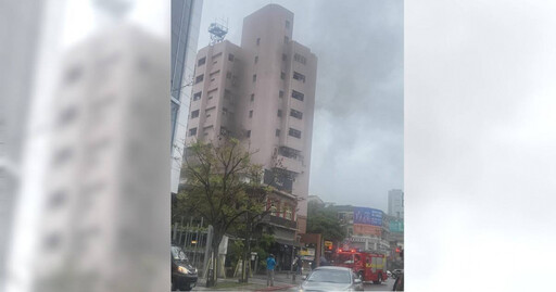 北市蘭雅派出所被消防車包圍 5樓宿舍驚傳火警冒出黑煙