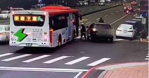 台中醉男駕車蛇行險撞公車 當街攔車欲毆司機反被壓制雙雙遭逮回