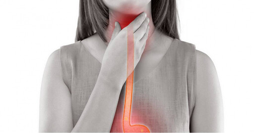 婦人喉嚨痛長達半年 醫一看：喉嚨長「骨刺」了