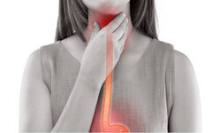 婦人喉嚨痛長達半年 醫一看：喉嚨長「骨刺」了