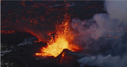 冰島火山3個月內第4次爆發「岩漿噴發影片曝」 4千人疏散知名景點藍湖關閉