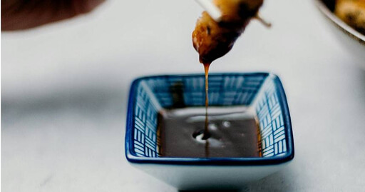 東成醬油標榜「古法釀造」 竟遭爆買別家基底調味