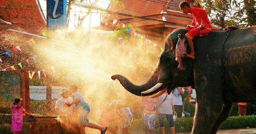 泰國潑水節擴大舉辦 嘟嘟車水戰、音樂節狂歡 一日遊行程9折起