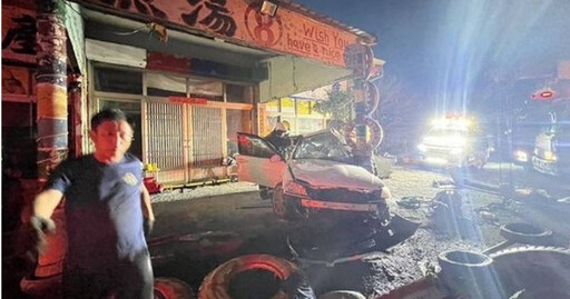 南迴公路驚傳嚴重死亡車禍 小客車衝撞餐廳前柱子車毀釀2死