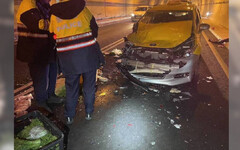 台62瑪陵隧道4車追撞釀5傷 計程車爛毀、菜籃掉落畫面曝