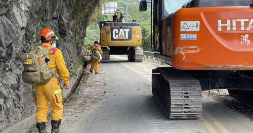 花蓮大地震後仍有6人失蹤 搜救隊動用「怪手」加速開挖砂卡礑步道