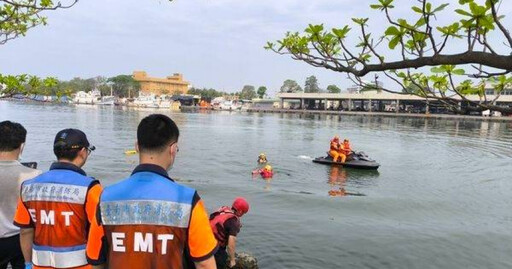台南安平林默娘公園水域驚見黑車墜海 女子救起時已失去生命跡象