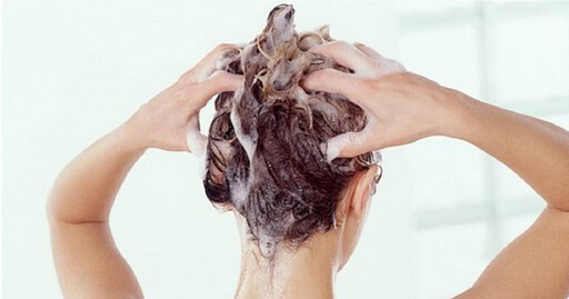 一周洗頭幾次才乾淨？醫學期刊曝「正確洗髮頻率」：頭髮、頭皮最健康