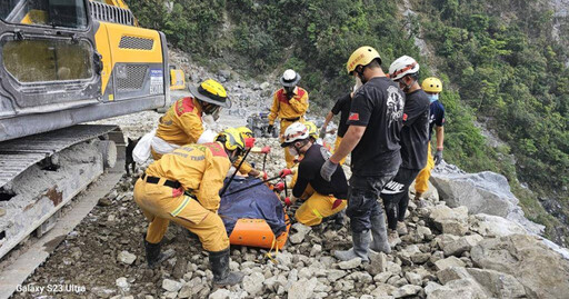 受困花蓮中和礦場11天 搜救人員尋獲蕭姓司機遺體…目前已挖出