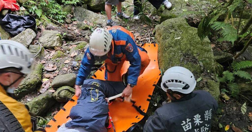 台北一家4口遊南庄連車帶人墜50米深坡 釀1重傷3輕傷送醫