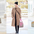 明星機場穿搭的最夯單品！IU、Hanni、Jay Park出國必帶「GUUCI旅行袋」！