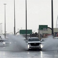 阿拉伯75年來最大暴雨！杜拜機場大亂 疑人工降雨闖禍