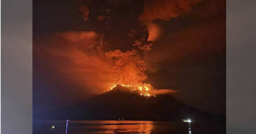 印尼火山劇烈爆發「連噴5次」 當局憂引發海嘯緊急撤離逾萬人