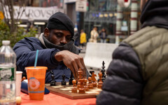 連續下棋60小時！ 國際象棋冠軍於時代廣場打破金氏世界紀錄