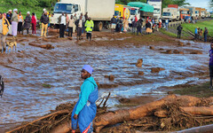 肯亞暴雨淹沒一半地區「屋毀車壞至少45死」 逾13萬居民受難