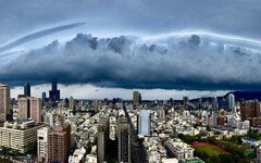 黑雲壓城城欲摧！ 鄭明典曬壯闊「風暴前導雲」襲來照片