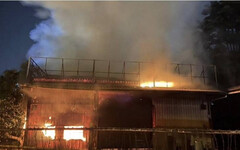 員林台76線下方工廠「火光驚現」 滾滾濃煙竄出 30分撲滅惡火
