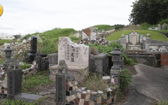 竹市示範公墓遭噴紅漆「X」！ 民俗專家示警：恐遭往生者報復