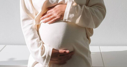 懷孕34週羊膜破裂！女嬰出生染「李斯特菌」今年首例 媽曾吃這食物