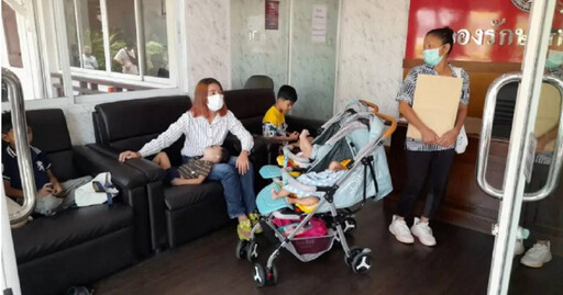 泰國女子帶5個孩子報案尋找失聯警察丈夫 發現丈夫竟有5妻16孩