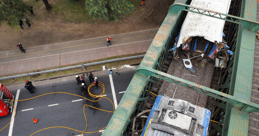 阿根廷首都2火車對撞脫軌起火燃燒 至少釀90人受傷