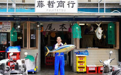 以為置身日本魚市場 「藤哲商行」用豐洲市場叫賣聲迎客 河豚拉麵每天限量30碗