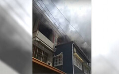 台南加蓋鐵皮屋神明廳突起火！ 濃煙密布屋內6人及時疏散