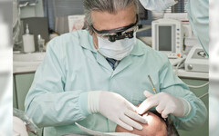 女子接受牙科手術感染 口腔不適就醫！口中清出「150隻蛆」