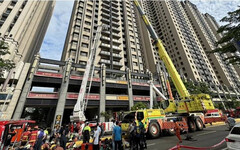 新竹住宅大樓火警 韓國職員受困電梯「一舉動」救命