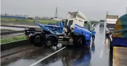 台61線貨車「折甘蔗」自撞護欄翻覆！疑天雨路滑釀禍 害堵3公里