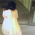 陸13歲女童抱走2歲女童「從17樓丟下」 警方：嫌犯是智力障礙人員