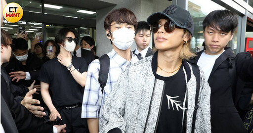 龜梨和也率「KAT-TUN」合體抵台 中丸雄一拿手機反拍媒體