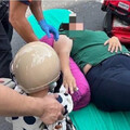 暖心行動！孕婦突暈眩摔車台南警直擊神救援 家屬送蛋糕登門致謝