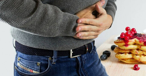 體重莫名減輕「腹部有硬塊」 專業醫提醒：腸胃恐有問題