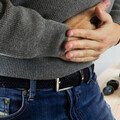 體重莫名減輕「腹部有硬塊」 專業醫提醒：腸胃恐有問題