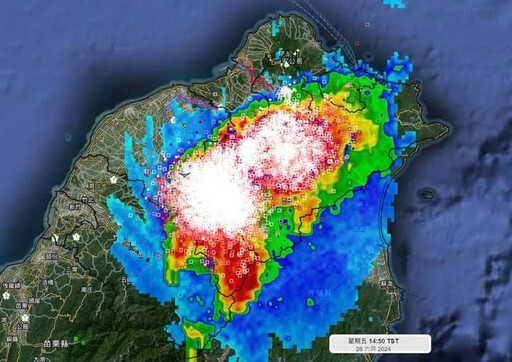 大雷雨襲3縣市「國家警報響了」 兩顆雷雨胞合併每分鐘逾500次