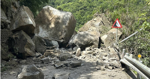 中橫公路178公里坍方「逾百噸巨石滾落」 估下午5時搶通