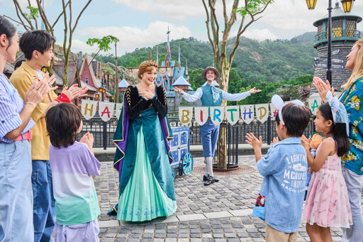 瘋玩國外樂園2／香港迪士尼迎暑假 怒怒亮相皮克斯水花派對、揪粉絲幫安娜女王慶生