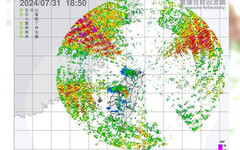 台灣上空驚見「圓形結界」！網驚：領域展開了 氣象署緊急關閉雷達