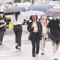 南部防午後雷雨 17縣市高溫警戒「飆38度燒成紅番薯」