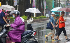 大雨持續增強！豪雨特報擴及13縣市「澎湖警戒升級」 北北桃發大雷雨警報