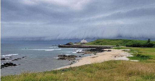 澎湖天空驚現「雲海嘯」奇觀 氣象站解釋成因