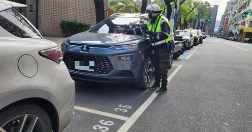 中秋新北路邊汽機車格免費 觀光及商圈則維持收費