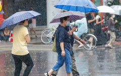 13縣市豪大雨特報！雨勢稍緩再下1天 24日低壓帶遠離