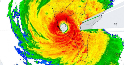 中颱山陀兒正式登陸小港「颱風眼完好無缺」！ 粉專示警：南高屏民眾切勿外出