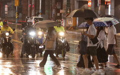 出門帶雨具！東北季風增強 北部連3日防大雨