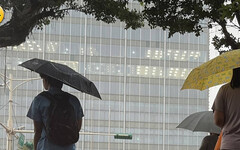 潭美颱風外圍環流雨炸北台灣！北北基宜明正常上班課 北市僅這４校停課