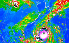 康芮快速增強「撲台很乾脆」 專家示警：暴風圈非常大…4地區嚴防大豪雨