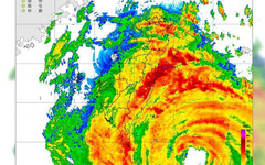 康芮風雨最強時刻來臨「今天千萬別出門」 鄭明典示警：蘭嶼強風令人擔憂